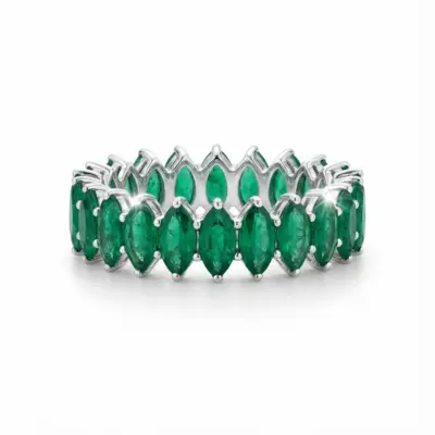 Anel Navete Folhas de Esmeraldas em Ouro Branco 18k