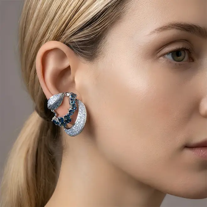 Brinco Ear Cuff Espiral Marinho em Ouro Branco 18k - Detalhe