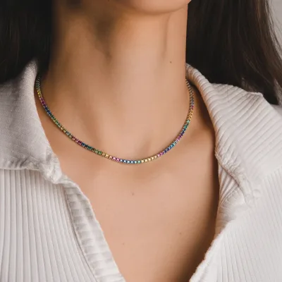 Colar Couleurs en Ligne em Ouro Branco 18k com Safiras Coloridas - Detalhe