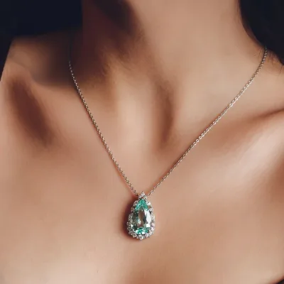 Colar Gota de Turmalina em Ouro Branco 18k com Diamantes - Detalhe