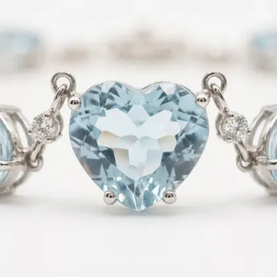 Colar Coeur Topázios Azuis com Diamantes em Ouro Branco 18k - Foto 1