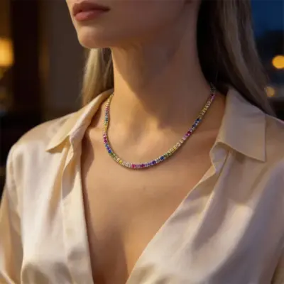 Colar Couleurs en Ligne em Ouro Branco 18k com Safiras Coloridas - Aplicada