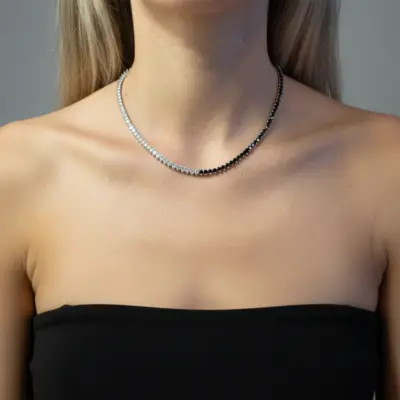Colar Riviera Equilíbrio Noir em Ouro Branco 18k com Diamantes Brancos e Negros - Aplicada