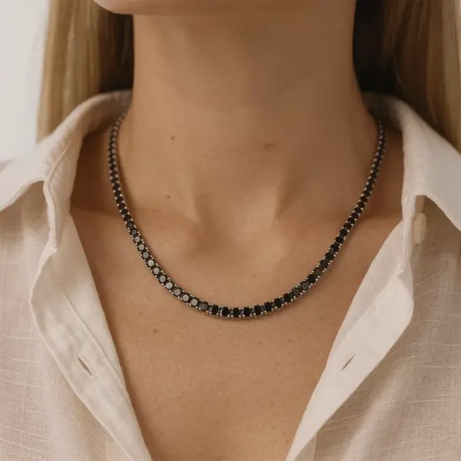 Colar Riviera Noir em Ouro Branco 18k com Diamantes Negros - Detalhe